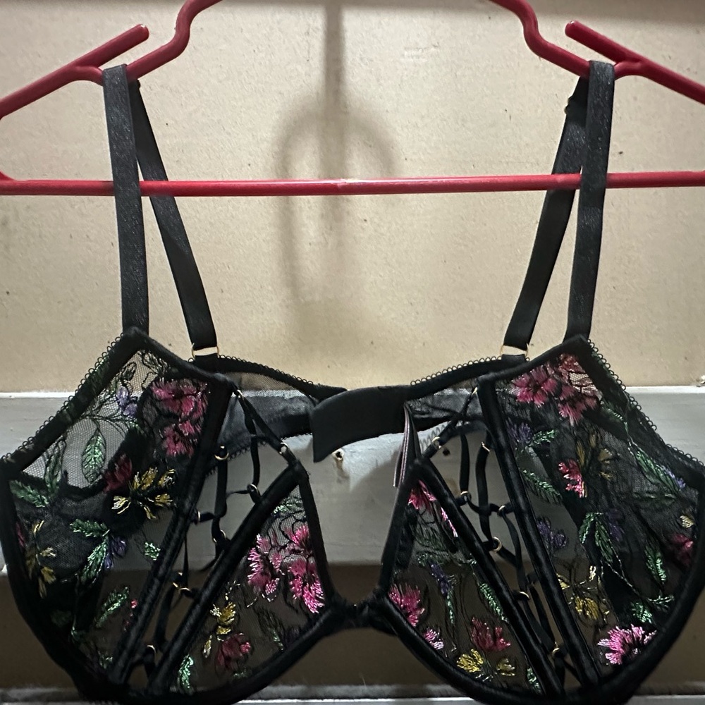 Victoria's Secret Black and Pink Lace Bra